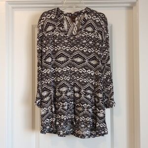 Bit & Bridle Womens Top Sz M Black White Geometric Print 3/4 Sleeves Babydoll